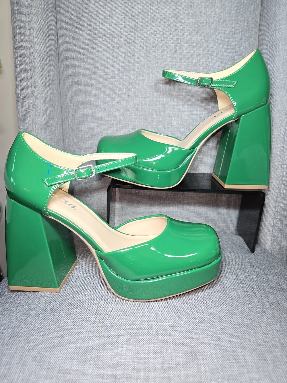 SODA Yuki Green Patent Platform Mary Jane Heels – Women’s Size 8 – New in Box